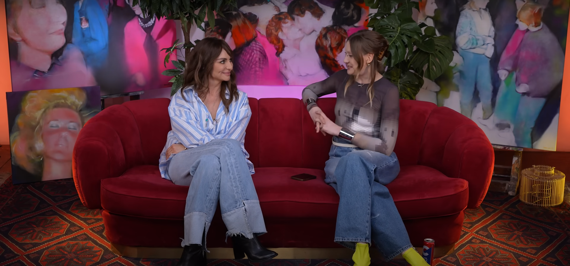 Искусство в шоу Маши Миногаровой - выставка ТЕO by Cosmoscow