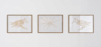 Луч солнца пронзает шилом семейное застолье