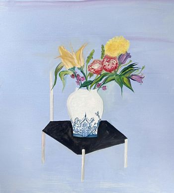 Chair without support covered with a bouquet