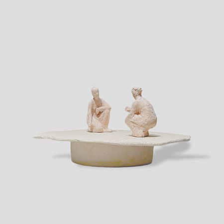 Девушки, собирающие цветы