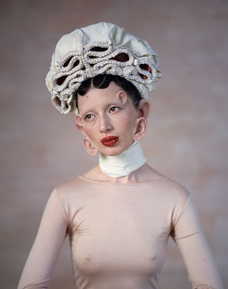 Во все уши к титановой лжи