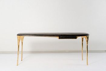 Письменный стол из полированной меди