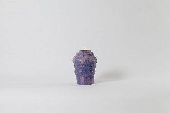 Фиолетовая ваза