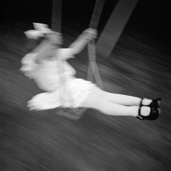 «Victoria on the swing, Château de Maillebois» из серии «The Castle»