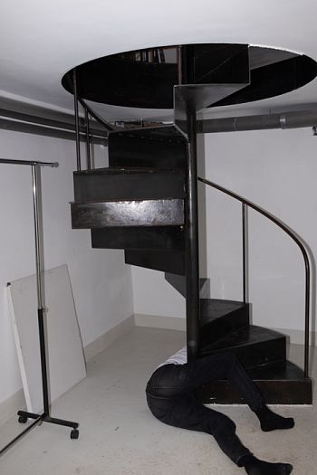 А что, если нам избавиться от желёз внутри тел которые отвечают за запахи и желания?