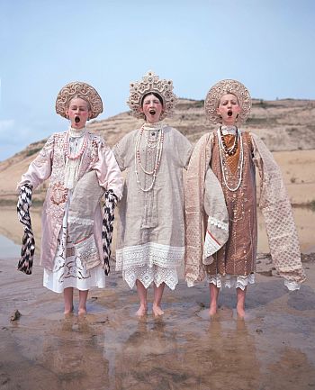 Зевающие красавицы