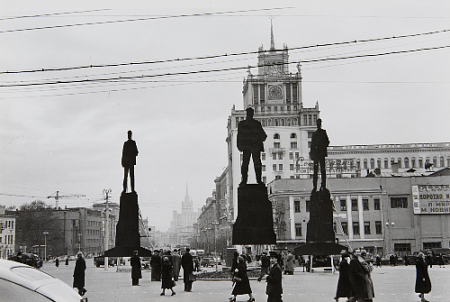 Где будет стоять Маяковский?