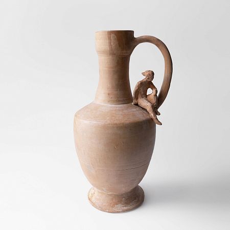 Сосуд с фигуративным элементом